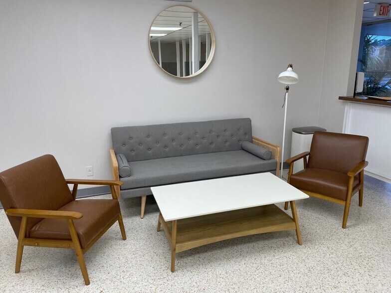 More Photos Of 6818-6824 S Manhattan Ave, Tampa Coworking Space