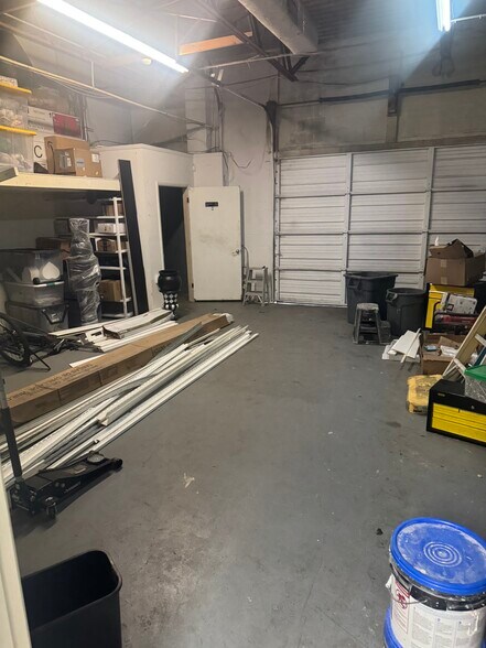 More Photos Of 5001-5003 Admiral Wright Rd, Virginia Beach Flex For Lease