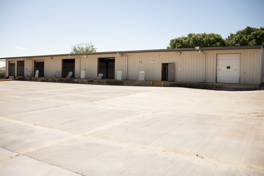 More Photos Of 4809 Marshall St, Sherman Warehouse For Lease