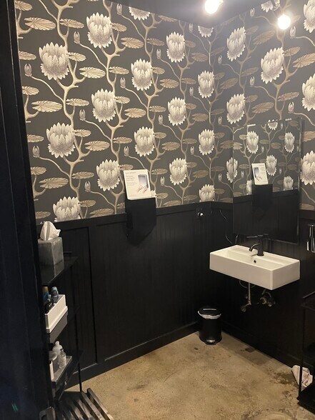 More Photos Of 3714 SE Powell Blvd, Portland Freestanding For Sale