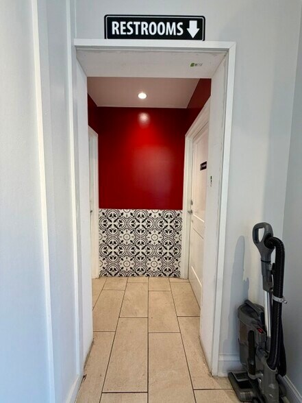 More Photos Of 10305 Taylorsville Rd, Louisville Restaurant For Sale