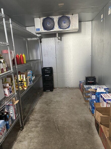 More Photos Of 418 1st St, Glasgow Bar For Sale