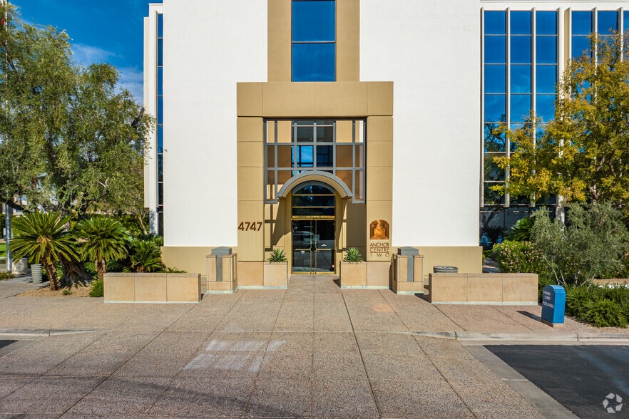 More Photos Of 4747 N 22nd St, Phoenix Office For Lease