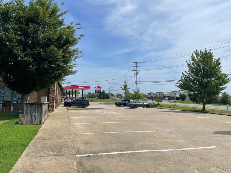 More Photos Of 2680 Trenton Rd, Clarksville General Retail For Lease
