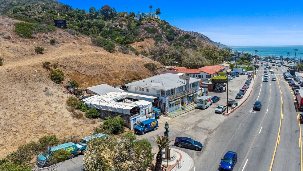 More Photos Of 21249 Pacific Coast Hwy, Malibu Storefront Retail Residential For Sale