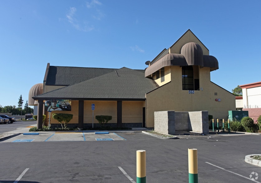 More Photos Of 552 W Benjamin Holt Dr, Stockton Restaurant For Lease