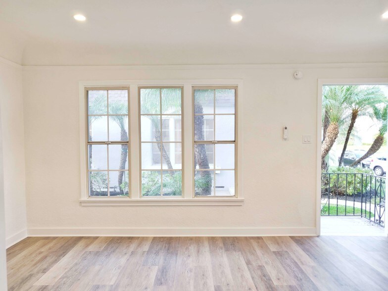 More Photos Of 537 N Orange Dr, Los Angeles Apartments For Sale