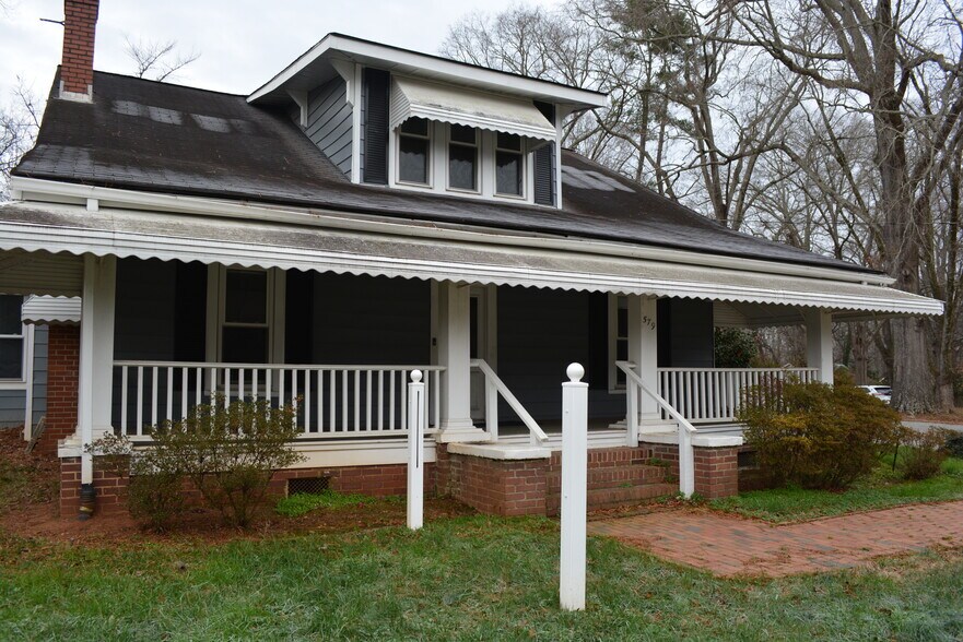 More Photos Of 579 West St, Pittsboro Office For Lease