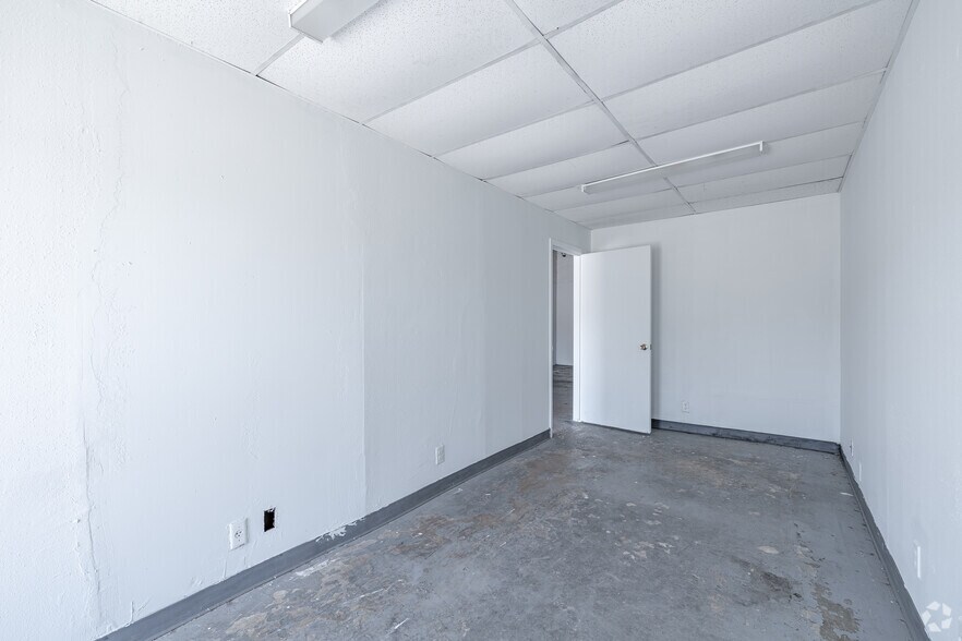 More Photos Of 10415 Perrin Beitel Rd, San Antonio Unknown For Lease