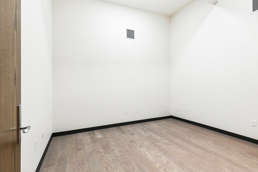 More Photos Of 8411 Parc Pl, Chalmette Office For Sale