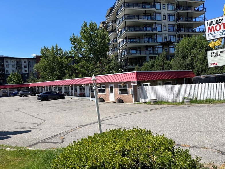 More Photos Of 3355 Skaha Lake Rd, Penticton Hotel For Sale