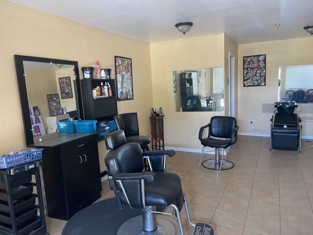 More Photos Of 714 University Dr, Prairie View General Retail For Lease