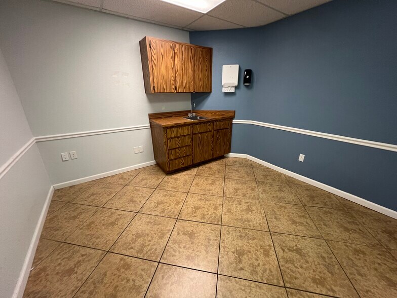 More Photos Of 500 Vonderburg Dr, Brandon Medical For Lease