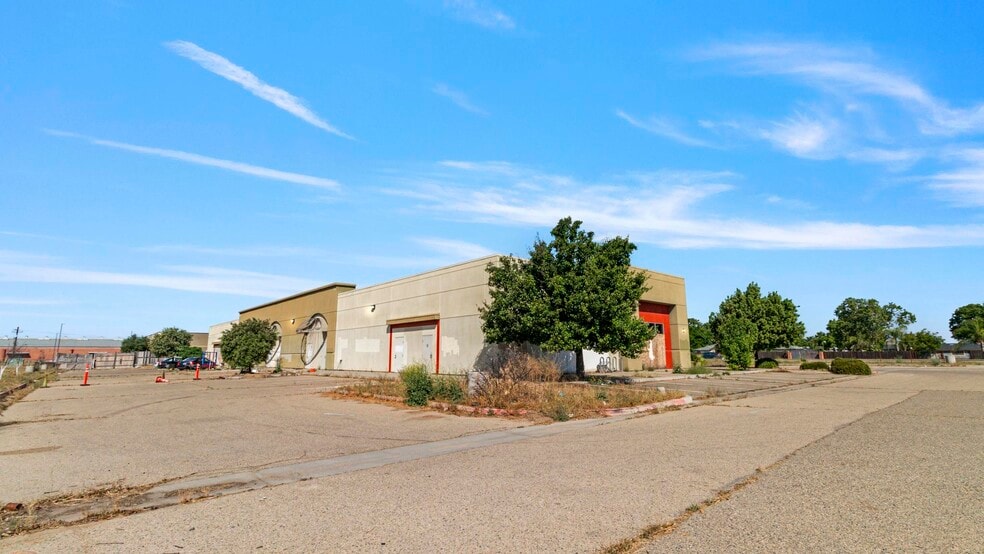 More Photos Of 2621 S Chestnut Ave, Fresno Freestanding For Sale