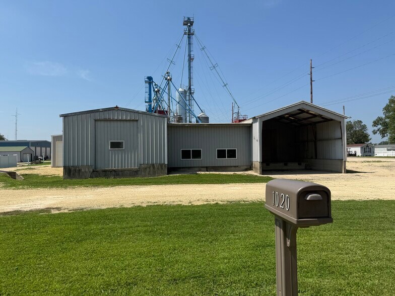 More Photos Of 130 E 11th St, Monticello Specialty For Sale