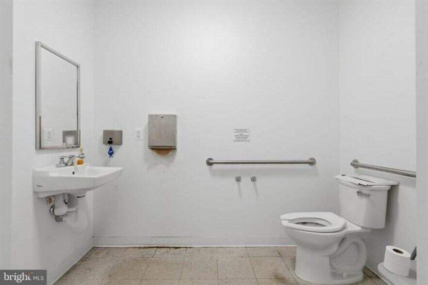 More Photos Of 23 S Colonial Dr, Hagerstown Office For Sale