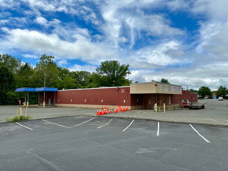 More Photos Of 88 W Park St, Lee Supermarket For Sale