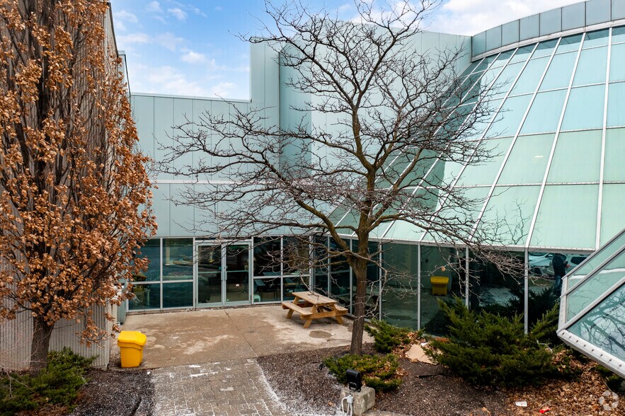 More Photos Of 11 Kenview Blvd, Brampton Warehouse For Lease