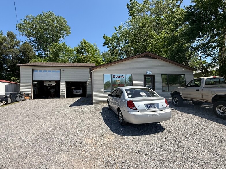 Primary Photo Of 916 Pleasant Grove Rd, Westmoreland General Retail For Sale