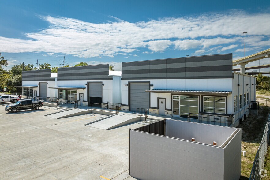 More Photos Of 6409 Eddie Dr, Humble Warehouse For Lease