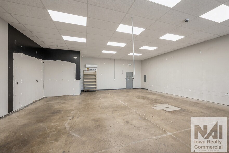 More Photos Of 820 Robins Rd, Hiawatha General Retail For Lease