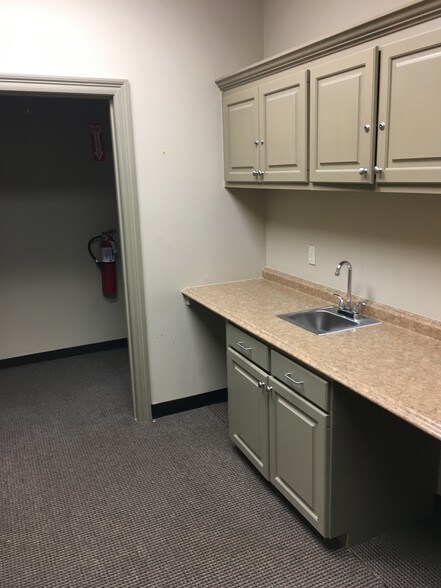 More Photos Of 13702 Coursey Blvd, Baton Rouge Office For Lease