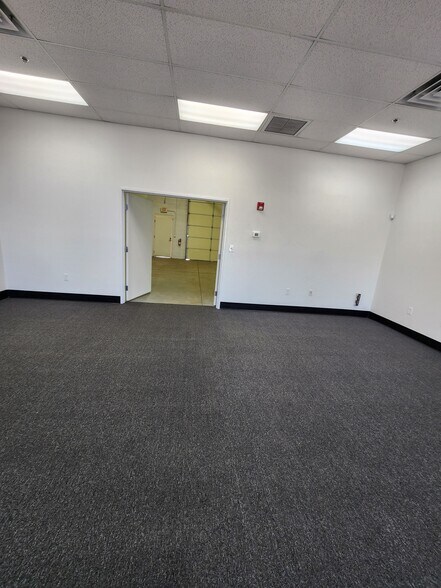 More Photos Of 2150 Kiowa Blvd N, Lake Havasu City Showroom For Lease
