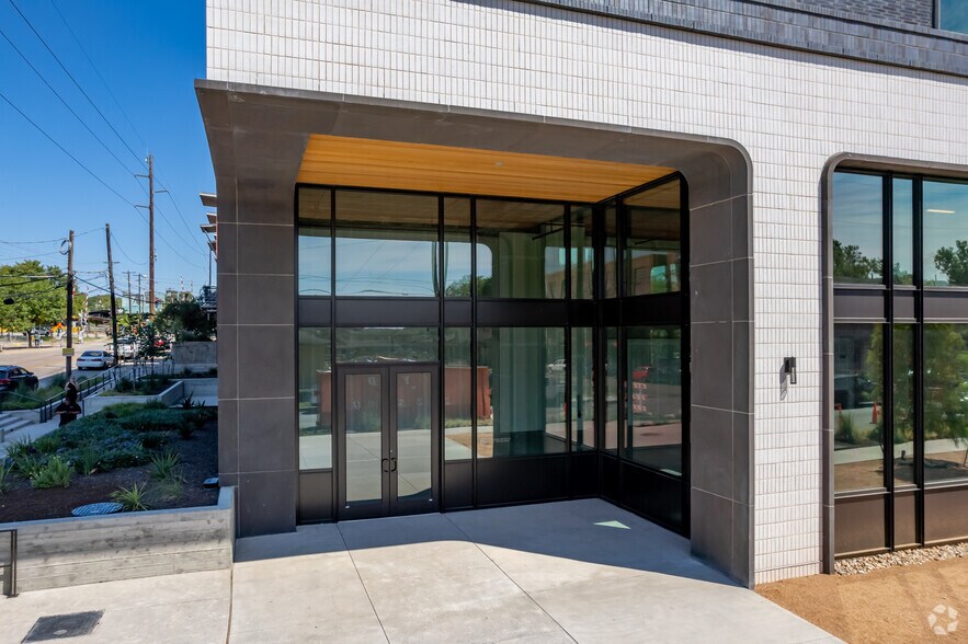 More Photos Of 1600 E 4th St, Austin Office For Lease