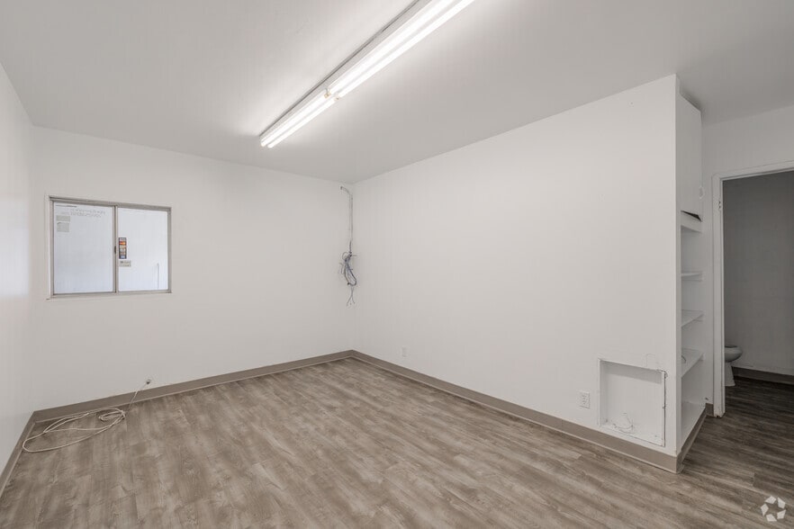 More Photos Of 115-117 E Gardena Blvd, Gardena Service For Lease