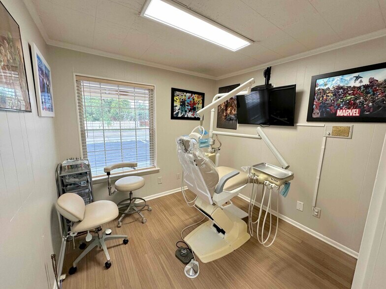 More Photos Of 2221 W Walnut St, Garland Medical For Sale