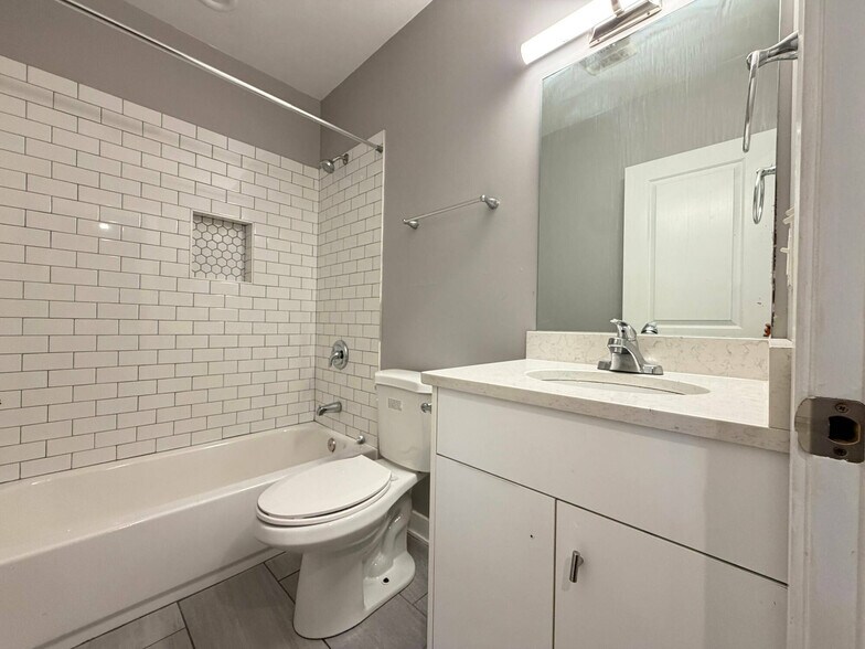 More Photos Of 4625 S Drexel Blvd, Chicago Apartments For Sale