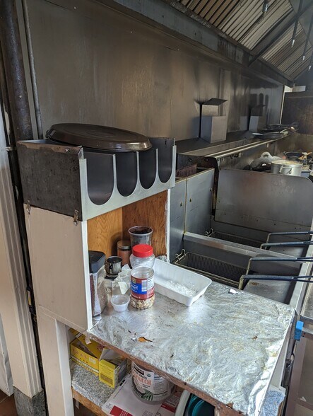 More Photos Of 4800-4816 Navy Rd, Millington Unknown For Lease