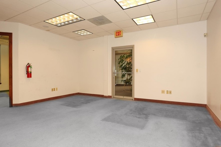 More Photos Of 58 Ware Rd, Upper Saddle River Flex For Lease