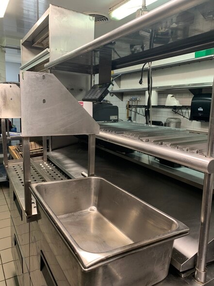 More Photos Of 307 N Broadway, Green Bay Restaurant For Sale