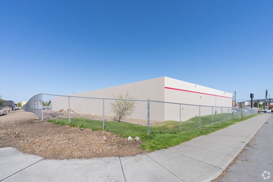 More Photos Of 4630 E Sprague Ave, Spokane Showroom For Sale