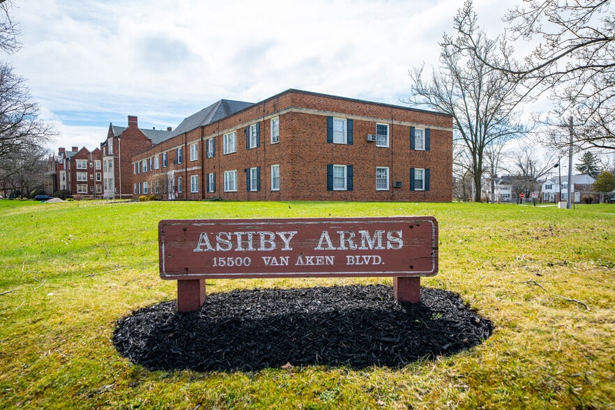 More Photos Of 15500 Van Aken, Shaker Heights Apartments For Sale