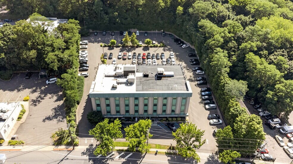 More Photos Of 755 New York Ave, Huntington Medical For Lease
