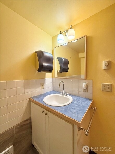 More Photos Of 214 Pine Street St, Okanogan Office For Sale