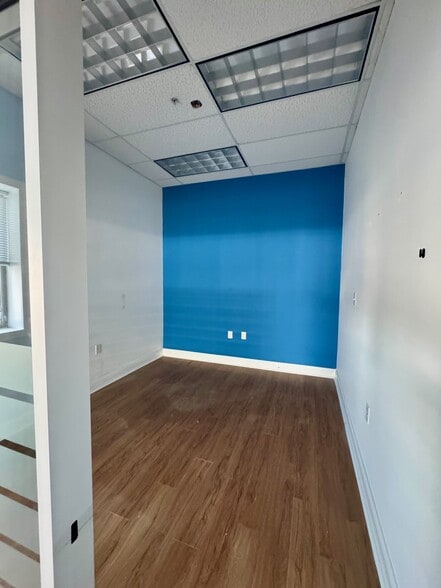 More Photos Of 19413 Jingle Shell Way, Lewes Storefront Retail Office For Lease