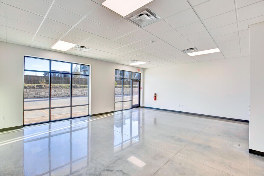 More Photos Of 500 Wonder World Dr, San Marcos Distribution For Lease