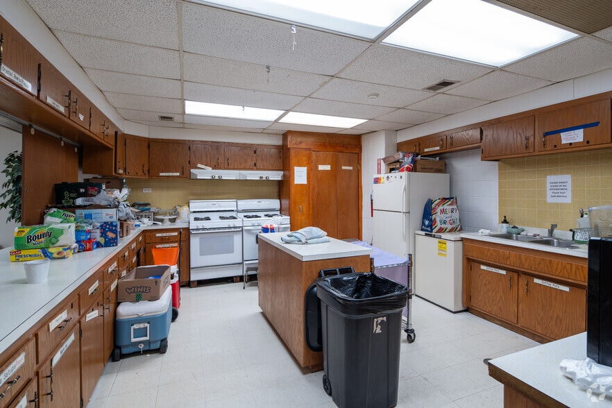 More Photos Of 5333 151st St, Oak Forest Religious Facility For Lease