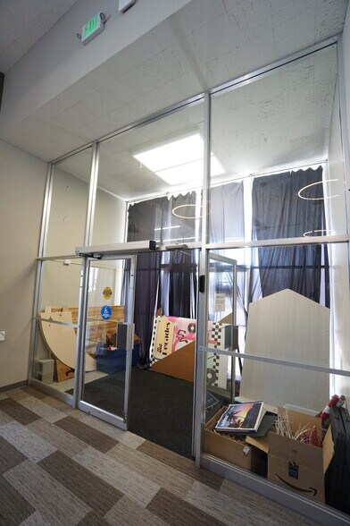 More Photos Of 401 S 7th St, Sunnyside Bank For Sale