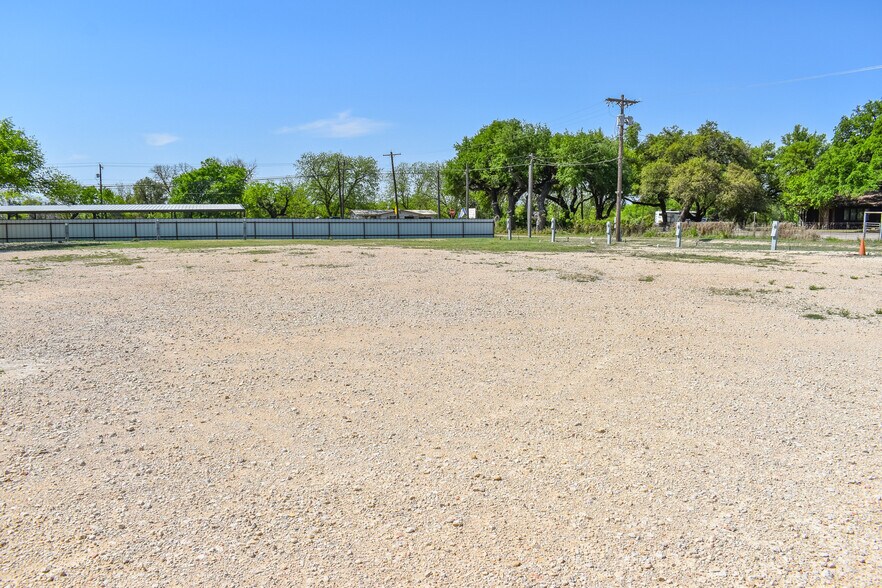 More Photos Of 903 W Broadway St, Eden Land For Sale