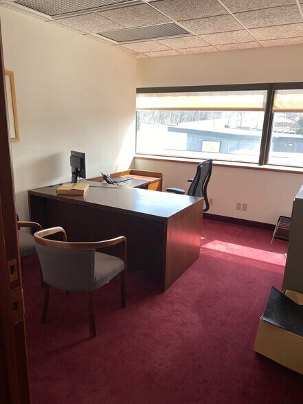More Photos Of 541 Pierce St, Kingston Bank For Lease