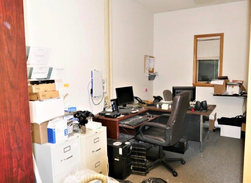 More Photos Of 25 Douglas Hwy, Lamoine Showroom For Sale