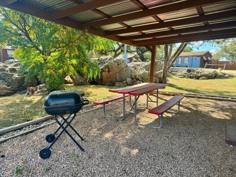 More Photos Of 1400 Ranch Road 261, Buchanan Dam Hotel For Sale