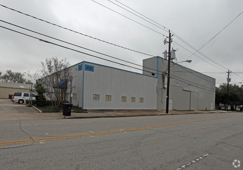 Primary Photo Of 3718 Bell St, Houston Warehouse For Lease