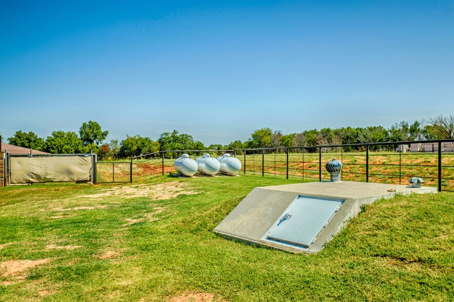 More Photos Of 39812 Hazel Dell Rd, Shawnee Veterinarian Kennel For Sale