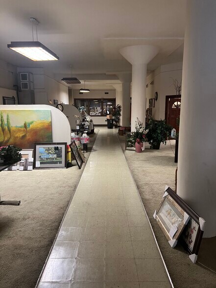 More Photos Of 740 8th Ave, Huntington Warehouse For Lease