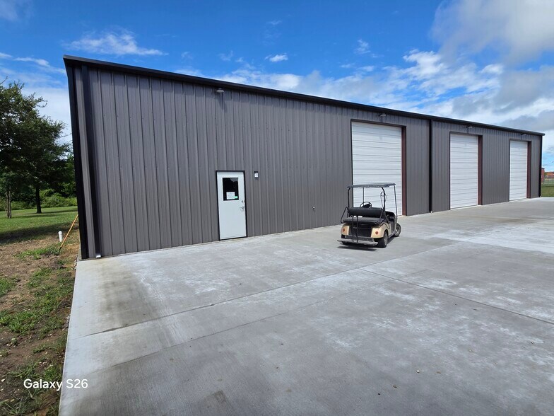 More Photos Of 2420 McKinney st, Rice Industrial For Lease